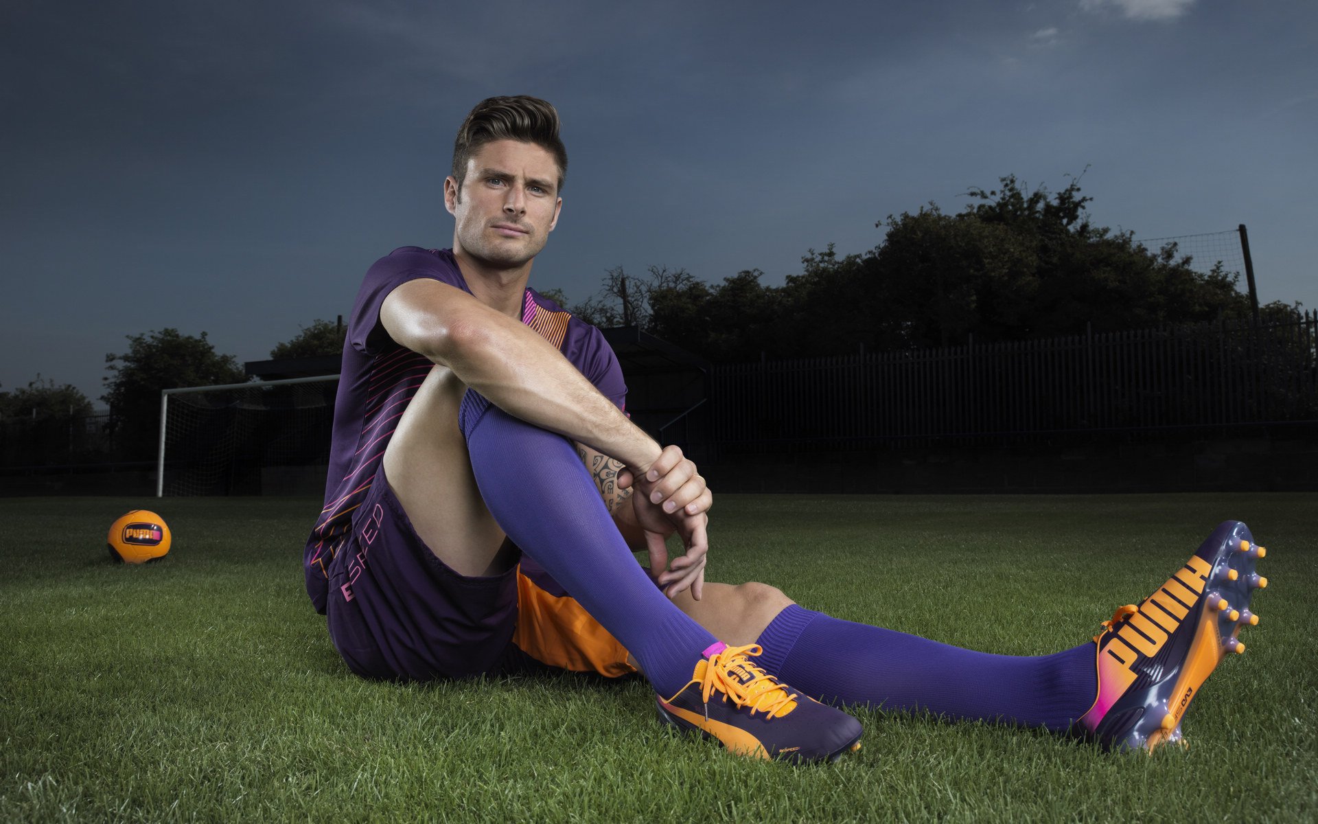 欧冠赛场上的经典对抗被解读为现代战术样本，欧冠讲解