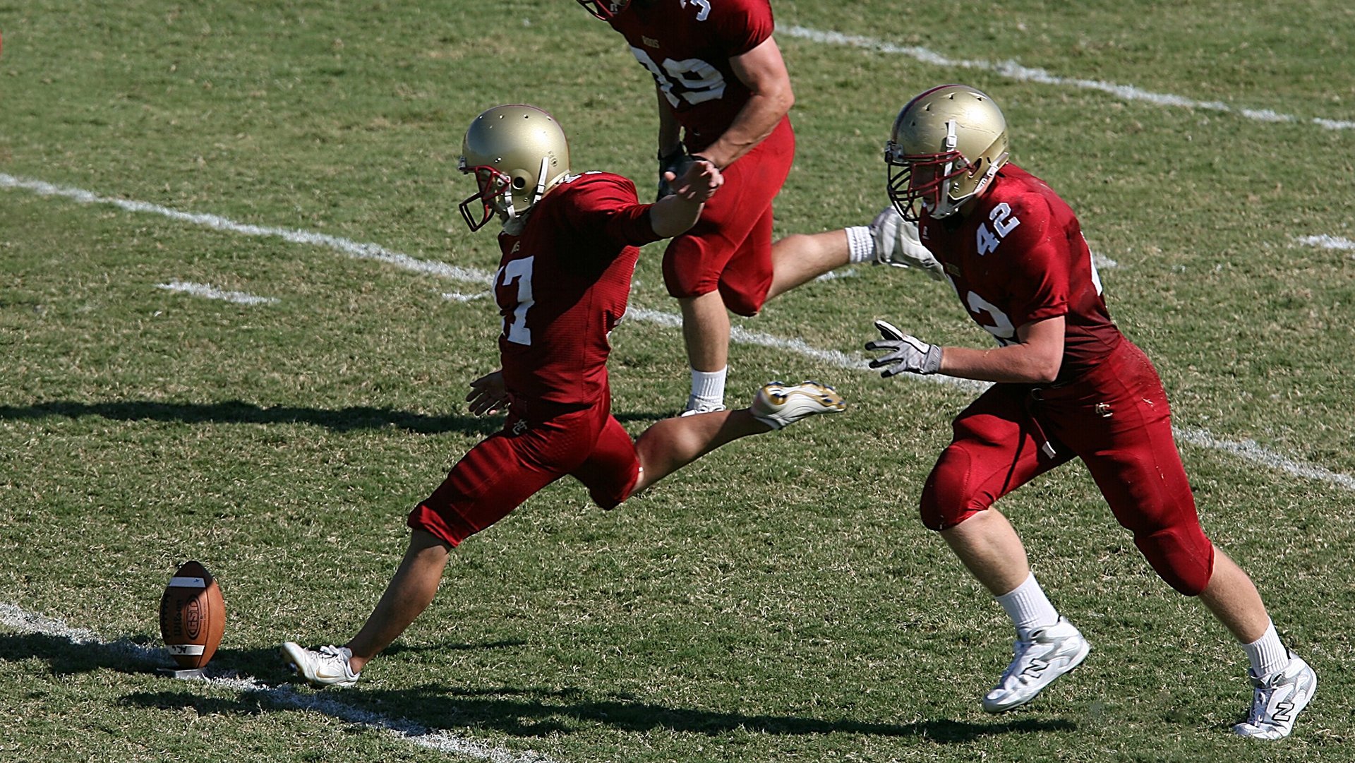 沃顿态度暧昧被问卡塞米罗接班人一笑带过，卡什·沃伦