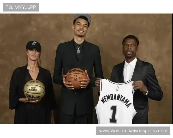 NBA新秀入队奇事：队友剃头入队背后的故事与意义