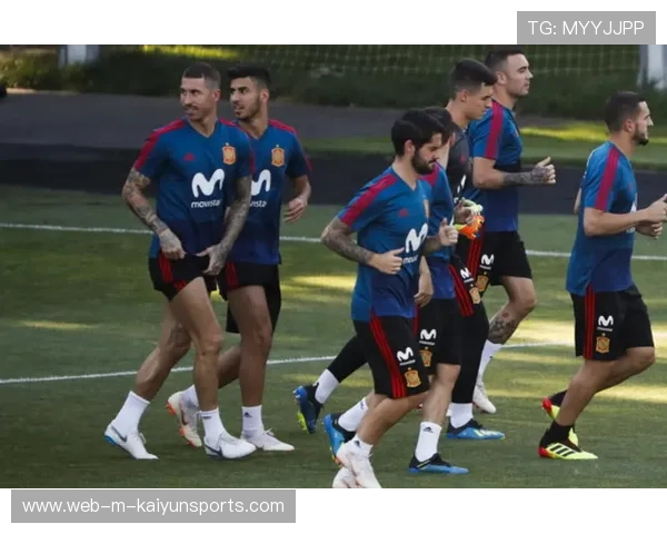 球员在训练中尝试新的庆祝动作，推广至青训营