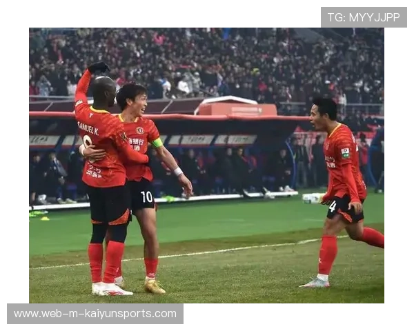 严鼎皓参与辽宁铁人首场公开对抗，定位球助攻队友凌空破门